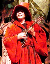 Personnage du magicien mandoliniste dans un spectaacle pour enfants de la compagnie du Théâtre en Chocolat.