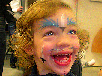 Maquillage de prince-chevalier pour un spectacle de noel pour enfants