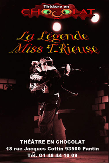 Baiser final des personnages de la lilliputienne et du dompteur de monstres dans le spectacle pour enfants : La LEGENDE MISS T. RIEUSE.